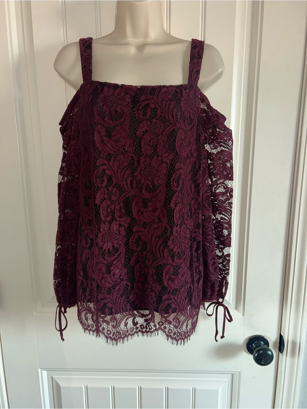 NEW Fifteen Twenty Burgundy Lace Cold-Shoulder Blouse Sz S